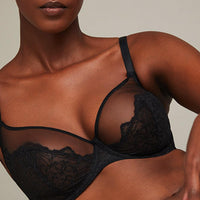 Bowery Mesh Plunge Bra
Adorned, Not Altered.
Made with breathable mesh and delicate lace accents, the Bowery Mesh Plunge Bra provides lift and support ideal for low cut tops. This bra adoBowery Mesh Plunge Bra